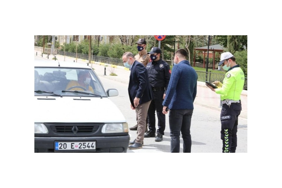 Hafta sonu sokağa çıkma kısıtlamasında uygulama noktalarında denetim