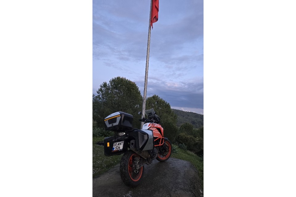 Kayıp motorcu ormanlık alanda kafasından vurulmuş halde bulundu