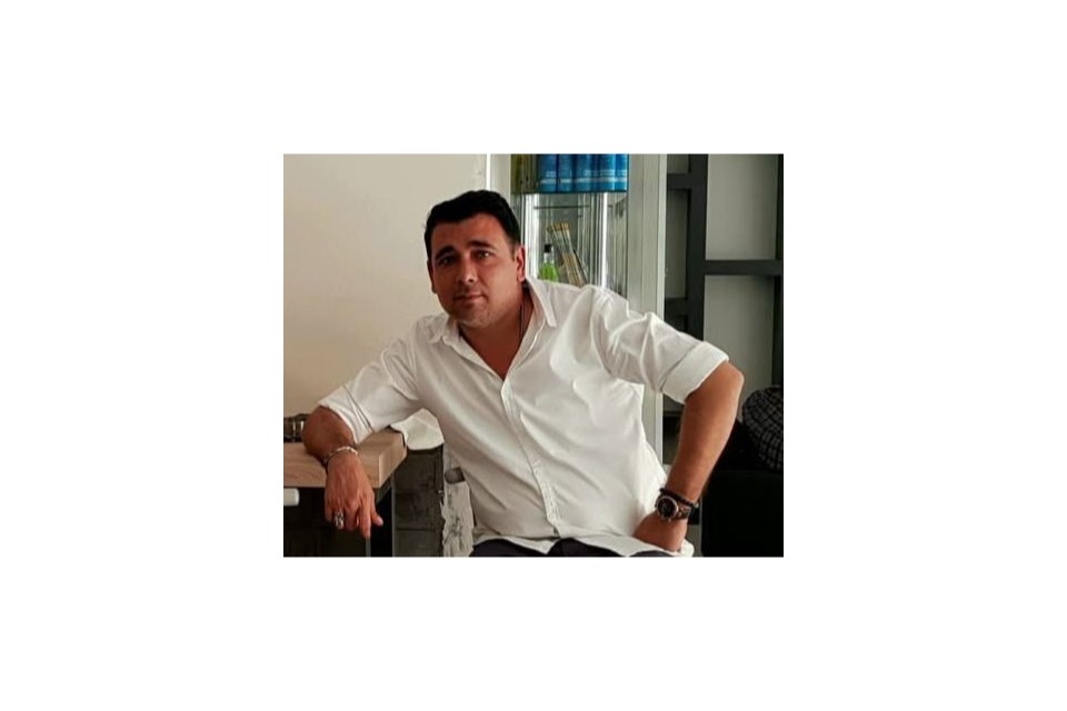 Önüne kıran otomobile çarpan motosikletli işadamı hayatını kaybetti