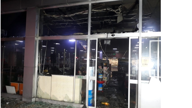 Denizli’de market yangını