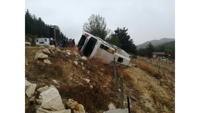 Şarampole devrilen midibüste 1 kişi öldü, 27 kişi yaralandı