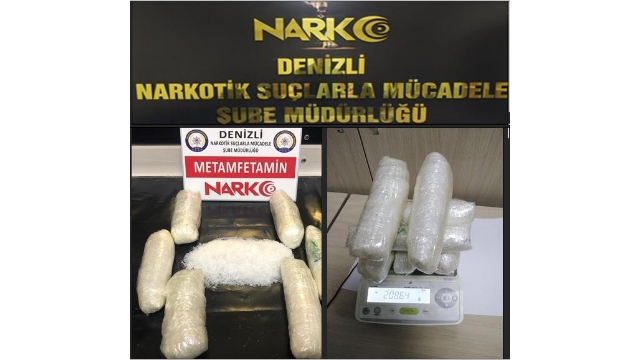 Otomobilin tavanından 2 kilo uyuşturucu çıktı