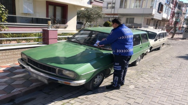 Manisa’da kaldırım ve duraklara park edenlere ceza yağıyor