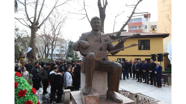 Büyük halk ozanı Özay Gönlüm, unutulmadı