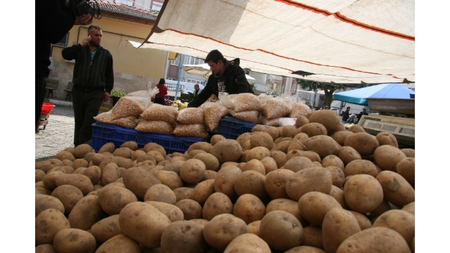 Semt pazarlarında patates ve soğanda fiyat artışı