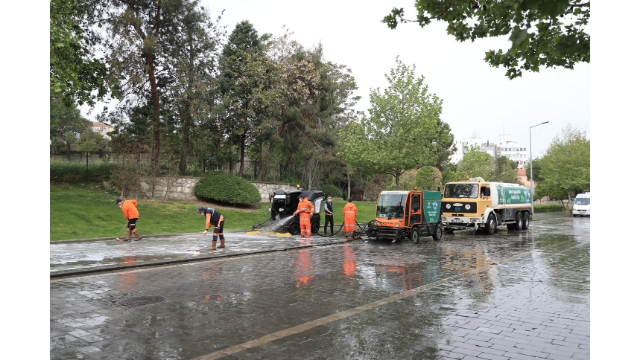 Büyükşehir dezenfekte çalışmalarına aralıksız devam ediyor