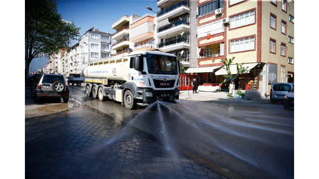 Emek ve İnönü Caddesi yıkanıp dezenfekte edildi