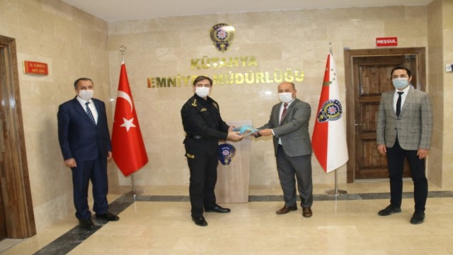Kütahya BİLSEMde üretilen maskeler İl Emniyet Müdürlüğüne teslim edildi