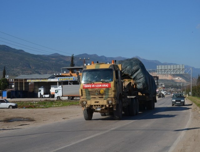 Suriye sınırına obüs ve mühimmat sevkiyatı