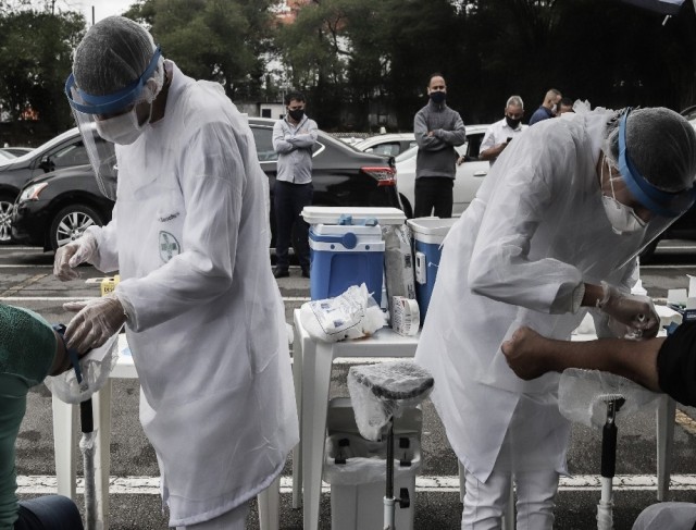 Sao Paulo’da taksi şoförleri hızlı test kitleriyle kontrol ediliyor