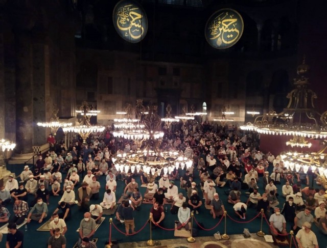 Ayasofya-i Kebir Cami-i Şerifi ilk günkü heyecanla dolup taşmaya devam ediyor