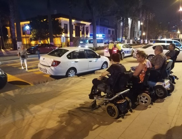 Engelli vatandaşlara hatalı park engeli