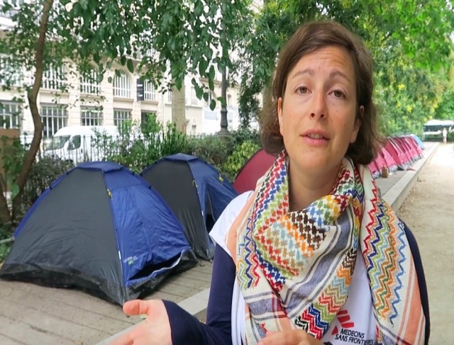 Paris’te göçmen çocuklar için 100 çadırlık kamp kuruldu