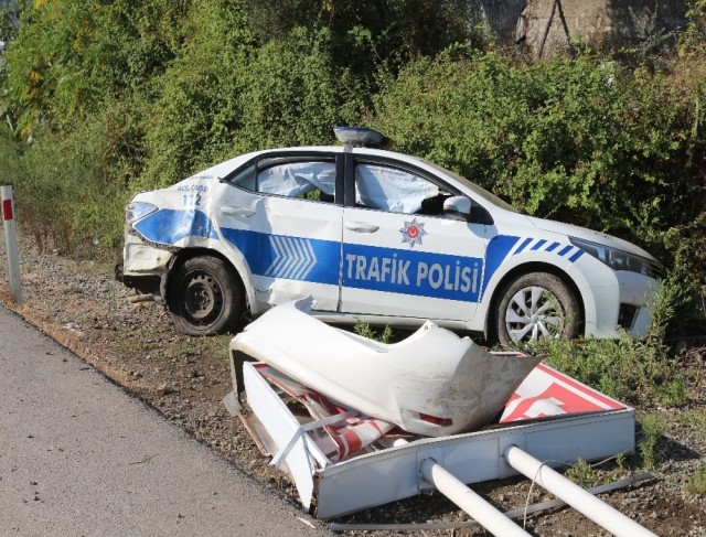 Göreve giden polis ve jandarma ekibi kaza yaptı: 2 yaralı