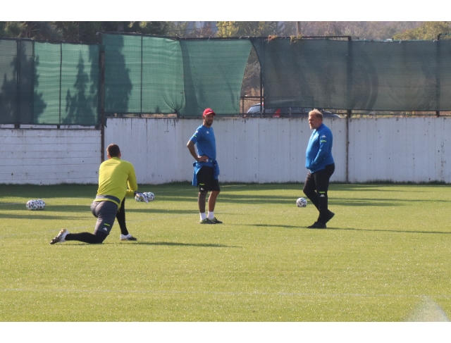 Denizlispor'da 3 oyuncu takımdan ayrı çalıştı