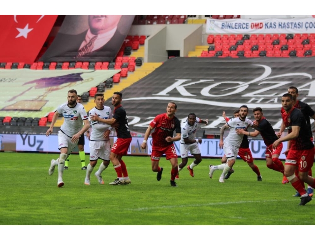 Denizlispor, Başakşehir maçını Tugay Kaan Numanoğlu yönetecek