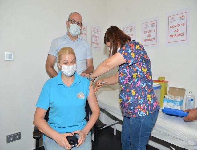Antalyada toplam aşı sayısı 1 milyon 400 bin 526ya ulaştı