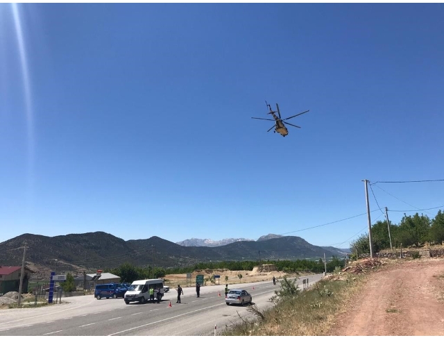 Jandarma helikopter ve drone ile havadan trafik denetimi yaptı