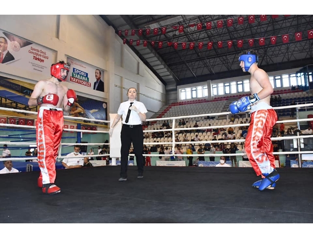 Kick Boks Türkiye Şampiyonasında Denizlili sporcular milli formayı giymeye hak kazandı