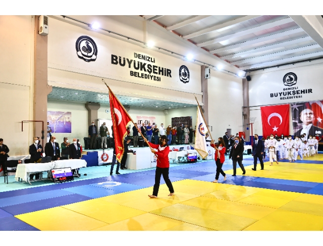 Büyükşehir’den Cumhuriyet Kupası Judo Turnuvası