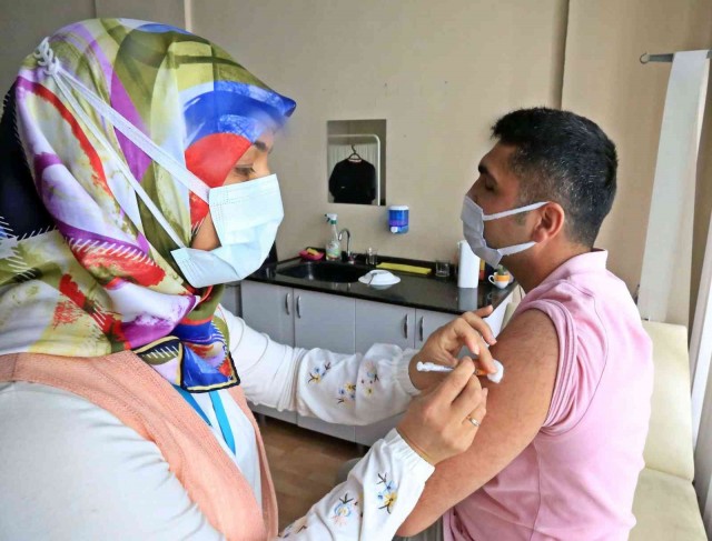 Aydında yerli aşı Turkovac uygulanmaya başlıyor
