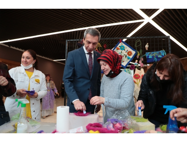 Büyükşehir’den ‘Kendi hediyemizi kendimiz tasarlıyoruz” etkinliği Kadın Meclisi geleneklere sahip çıkıyor