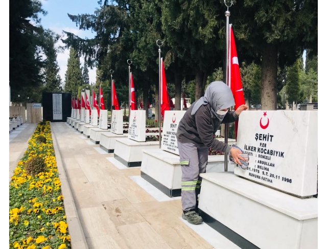 Büyükşehir’den mezarlıklarda bayram mesaisi