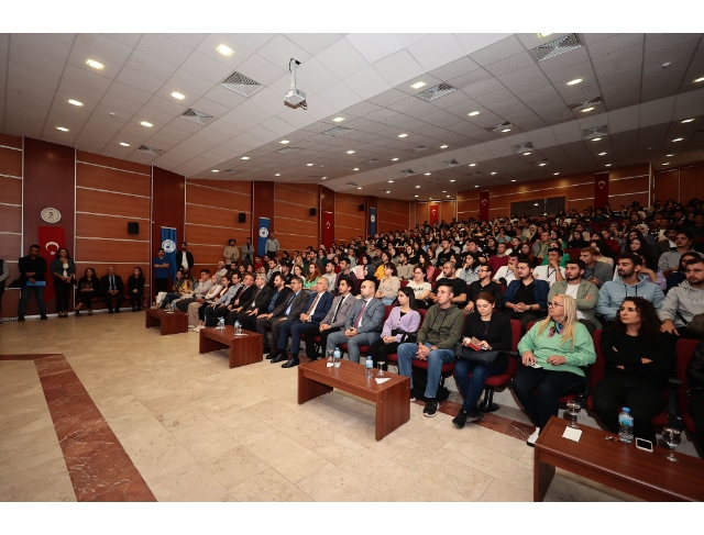 Başkan Osman Zolan, PAÜ'lü gençlerle bir araya geldi