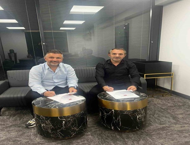 Afyonspor yeni teknik direktör ile sözleşme imzaladı