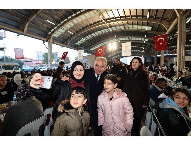 Büyükşehir’in iftar bereketi Karşıyaka’ya taşındı