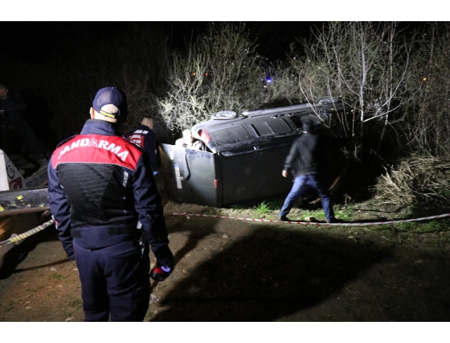 Şarampole devrilen hafif ticari aracın sürücüsü hayatını kaybetti