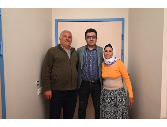 Yemek yiyemeyen kadın midesi yukarı çekilerek sağlığına kavuştu