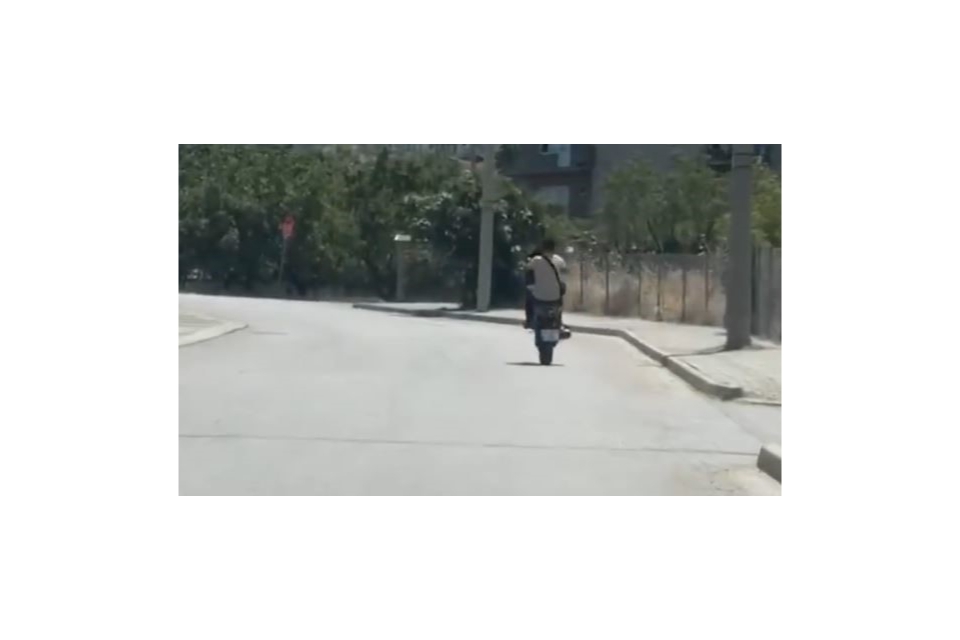 Trafikte akrobatik hareketler yapan motosikletliye 4 bin 153 lira ceza kesildi