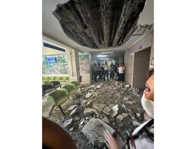 Tavanı çöken Denizli Devlet Hastanesinin bir katı kullanıma kapatıldı