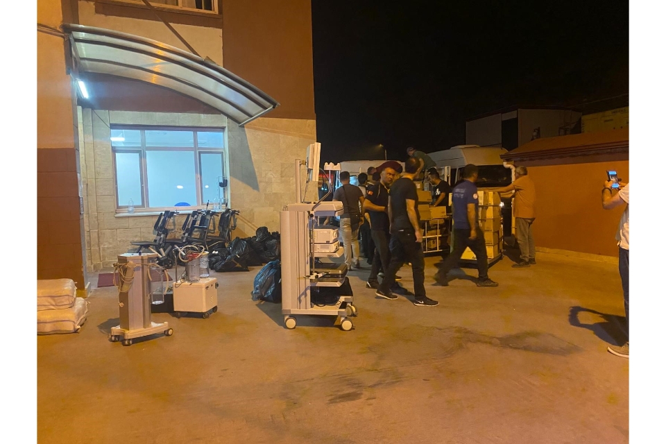 Alevlerin yaklaştığı Buldan'da hastane tahliye edildi