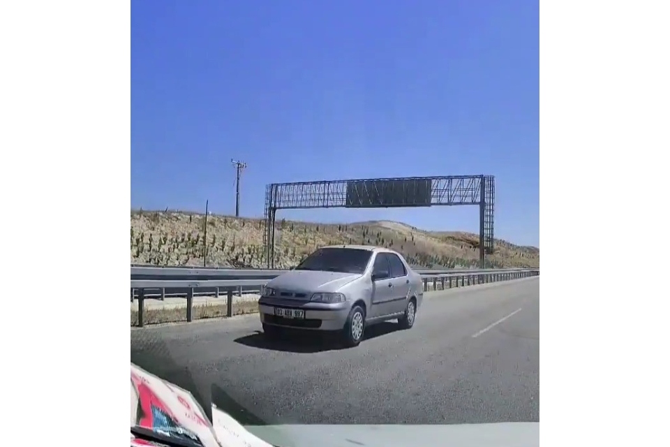 Denizli-Aydın otoyolunda ters yönü kullanan sürücü trafikteki insanların canını hiçe saydı