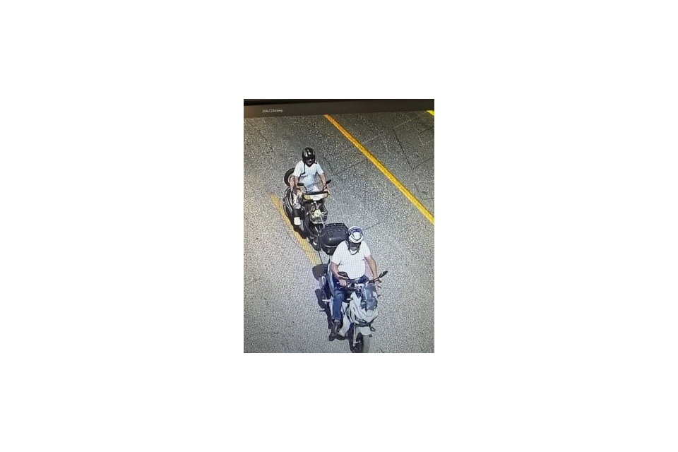 Motosikletlilerin tehlikeli yardımlaşmasına ceza