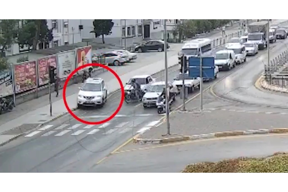 Yol yerine kaldırımı kullanınca cezadan kurtulamadı