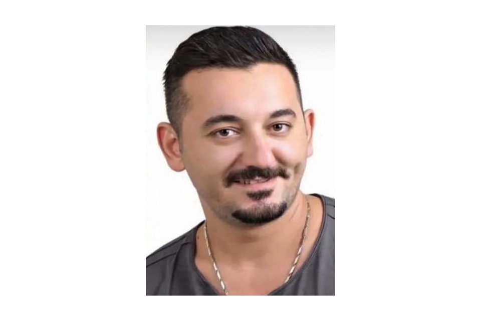 Aydınlatma direğine çarpan motosikletteki iki arkadaş hayatını kaybetti