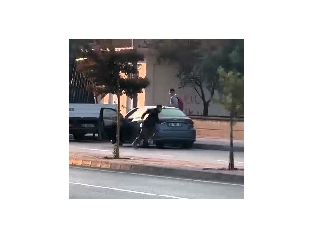 Okul müdürünü üç çocuğunun gözü önünde vurduğu anları kayda aldırdı