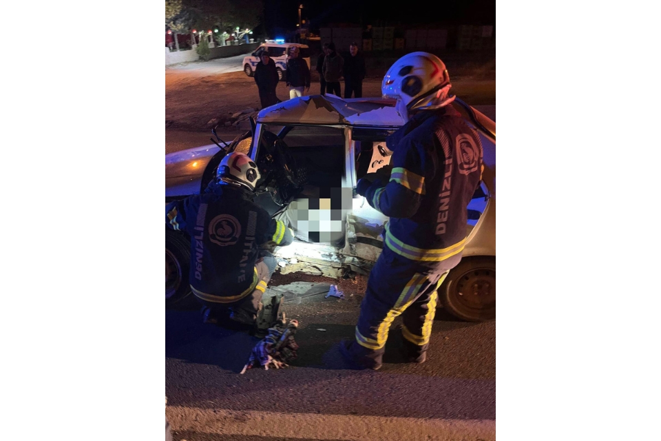 Tali yoldan ana yola bağlanmak isteyen otomobil ile kamyonet çarpıştı; 1 ölü