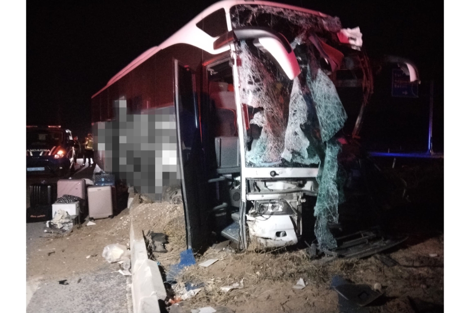 Denizli'de minibüs yolcu otobüsüyle çarpıştı: 1 ölü, 13 yaralı