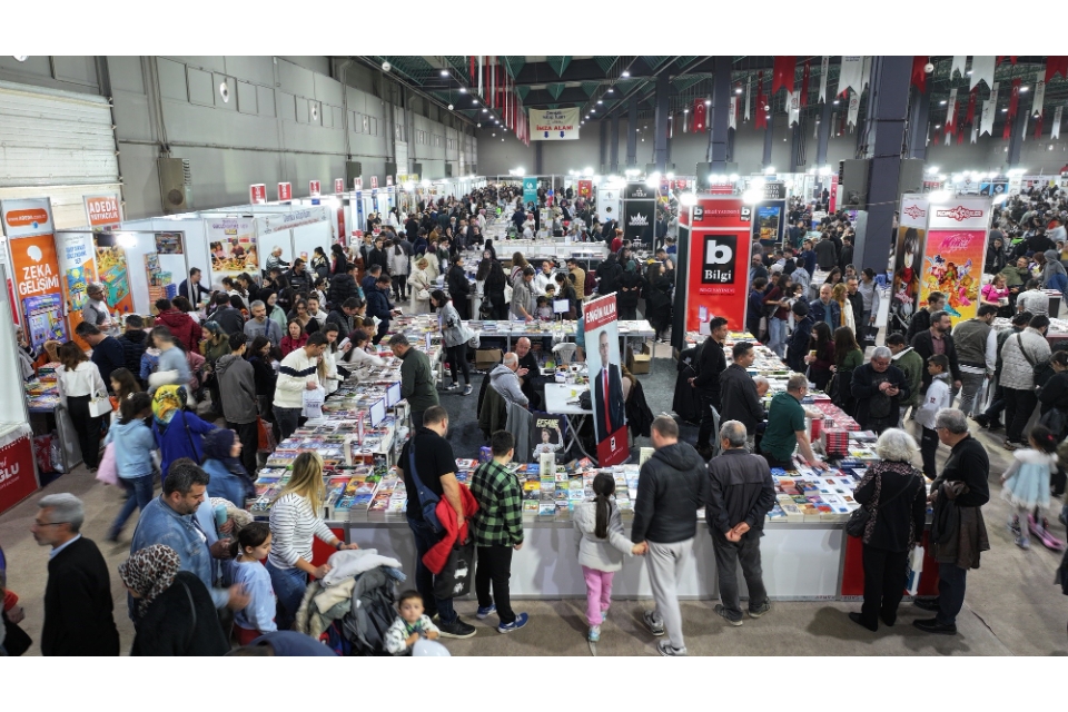 Denizli Kitap Fuarı ziyaretçi akınına uğruyor
