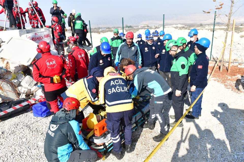 Denizli'de 5.6 büyüklüğünde deprem senaryosu tatbikatı
