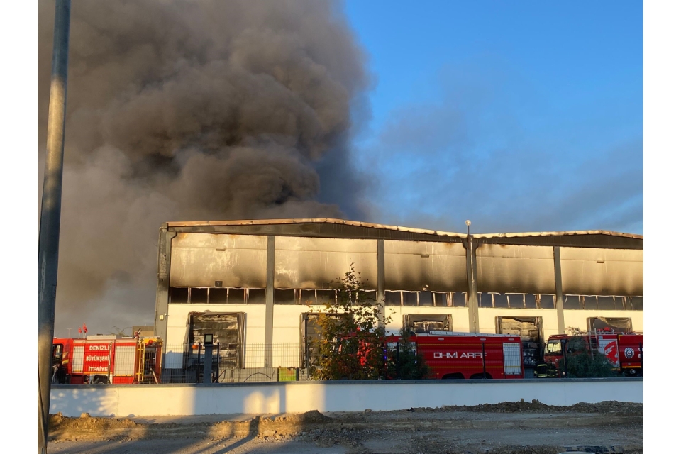 Denizli’de filtre fabrikasını alevler sardı