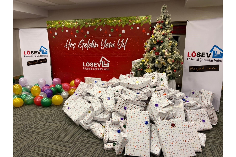 Denizlili Lösemi tedavisi gören çocukların yeni yıl hayalleri gerçeğe dönüşüyor