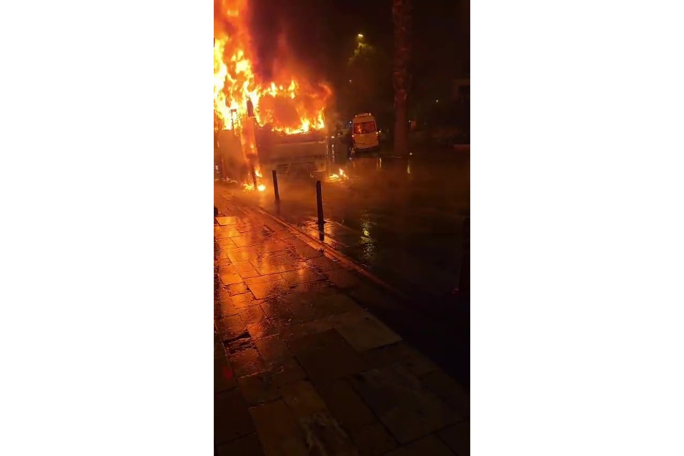 Servis şoförünün dikkati faciayı önledi, işçiler saniyelerle yanmaktan kurtuldu