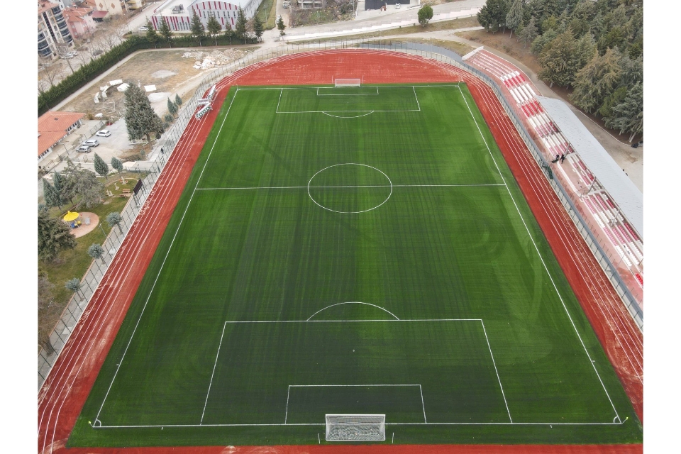 Acıpayam’daki futbolsa sahası FIFA standartlarına getirildi