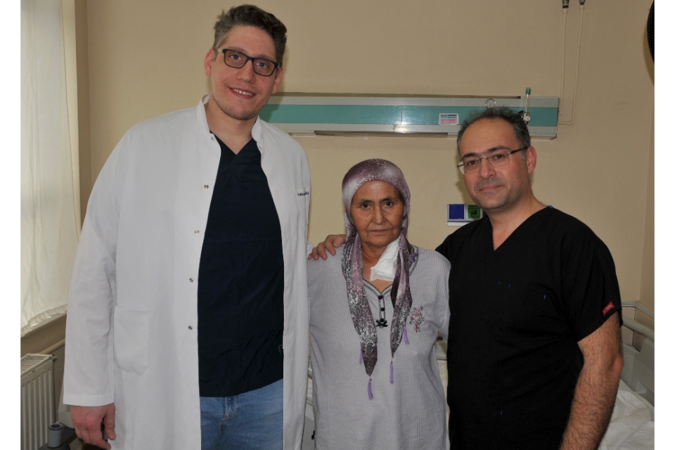 Yemek borusu kanseri olan hastaya cerrahi operasyonla yeni yemek borusu yapıldı