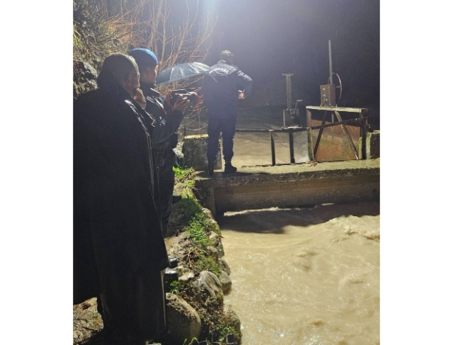 Balıkları kurtarmak isterken sele kapılarak hayatını kaybetti